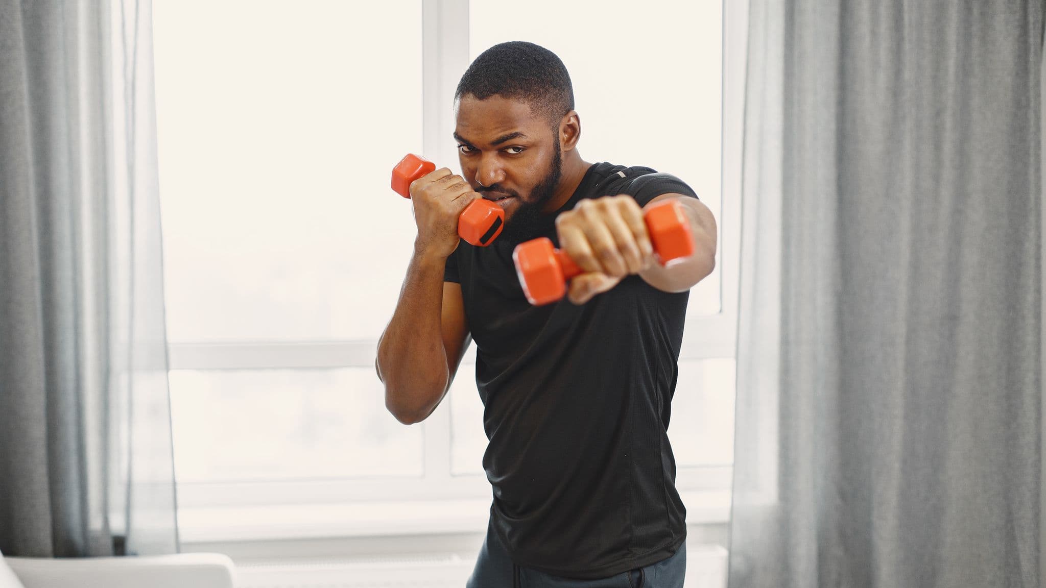 Home Workout Apps vs Online Coaching: What Builds Healthspan